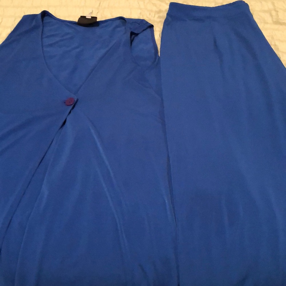 Ladies Satin Capri Set